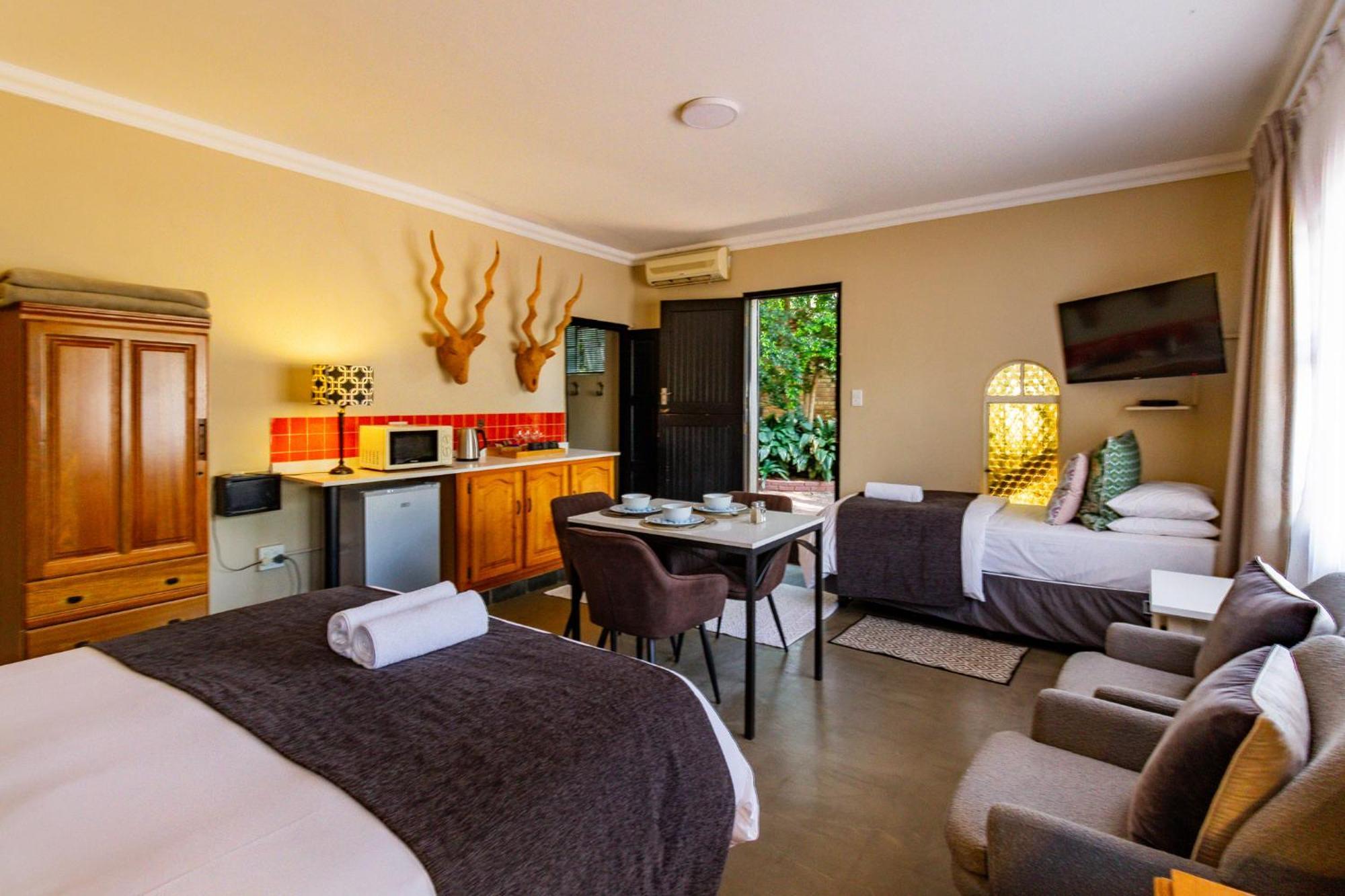 Pumleni Guesthouse Hartbeespoort Exterior foto