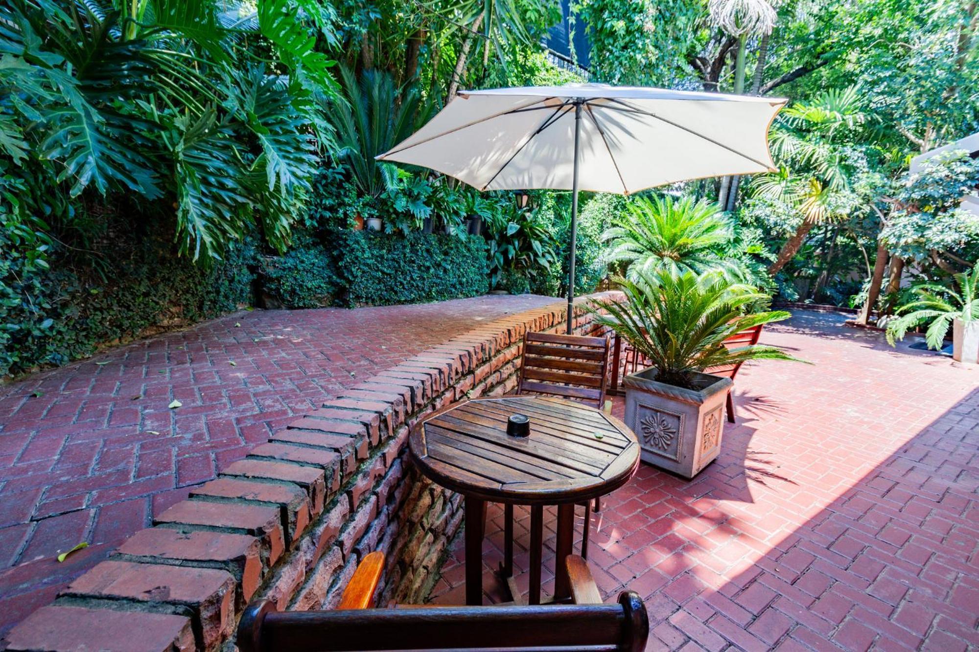 Pumleni Guesthouse Hartbeespoort Exterior foto